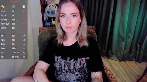 Snapshot of shyfoxxxy chatting on September 10, 3:23 pm Effie online show from September 10, 3:23 pm