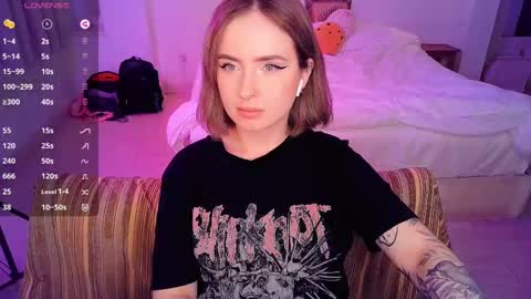 Snapshot of shyfoxxxy chatting on February 24, 4:26 pm Effie online show from February 24, 4:26 pm