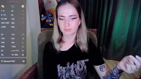 Snapshot of shyfoxxxy chatting on October 15, 2:19 pm Effie online show from October 15, 2:19 pm