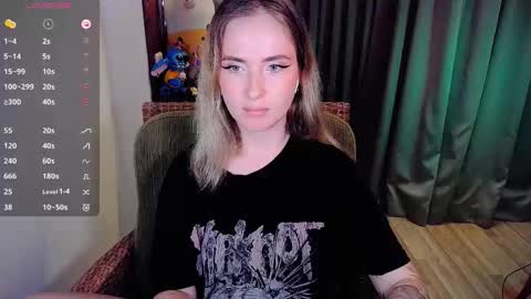 Snapshot of shyfoxxxy chatting on September 17, 11:08 am Effie online show from September 17, 11:08 am
