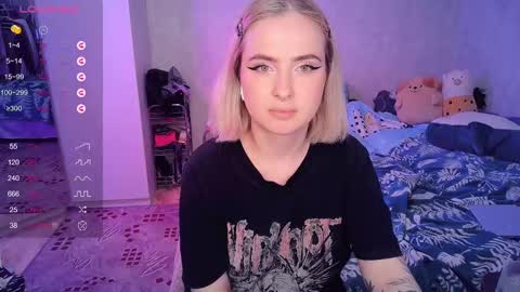 Snapshot of shyfoxxxy chatting on February 9, 10:54 pm Effie online show from February 9, 10:54 pm