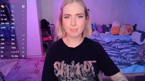 Snapshot of shyfoxxxy chatting on February 8, 11:02 pm Effie online show from February 8, 11:02 pm