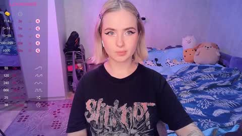 Snapshot of shyfoxxxy chatting on February 6, 1:32 pm Effie online show from February 6, 1:32 pm