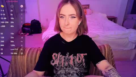 Snapshot of shyfoxxxy chatting on February 25, 1:43 pm Effie online show from February 25, 1:43 pm