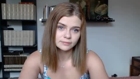 Zoey online show from December 3, 8:03 am