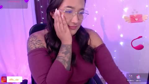 Snapshot of sia_ellis chatting on September 25, 3:05 am Salome Next streaming 11102024 online show from September 25, 3:05 am