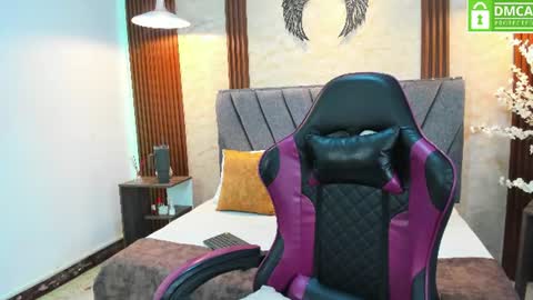 Sienna online show from June 12, 8:50 pm