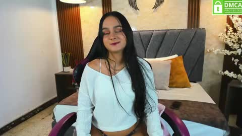 Sienna online show from June 7, 8:15 pm