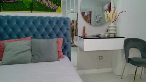 Sienna online show from November 10, 5:24 am