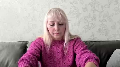 silkblondevip22 online show from April 25, 9:23 am