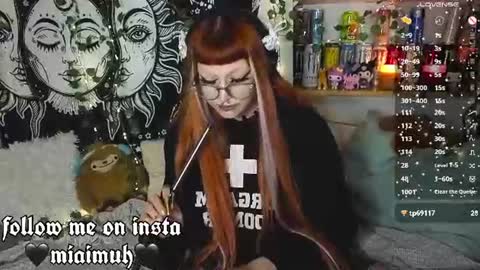 Mia online show from June 28, 10:05 pm