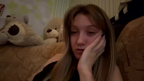 Snapshot of silverxkitty chatting on October 21, 5:06 pm SilverxKitty online show from October 21, 5:06 pm