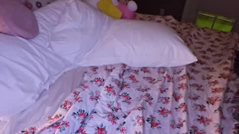 simonesighren online show from September 10, 7:19 am