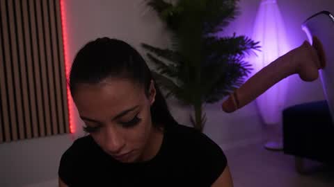 Dee online show from July 16, 9:08 pm