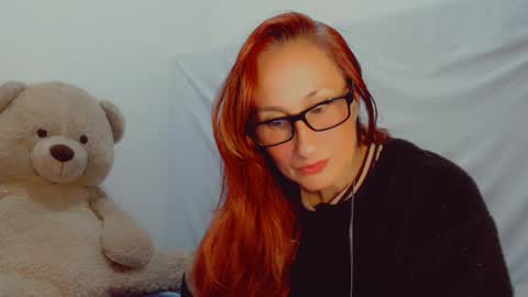 Snapshot of skarlett2072 chatting on January 31, 1:54 am Arlett online show from January 31, 1:54 am