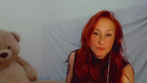 Snapshot of skarlett2072 chatting on February 7, 1:47 am Arlett online show from February 7, 1:47 am