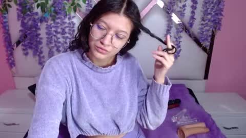 Snapshot of skinnyhorny_ chatting on December 21, 3:25 am SKINNYHORNY online show from December 21, 3:25 am