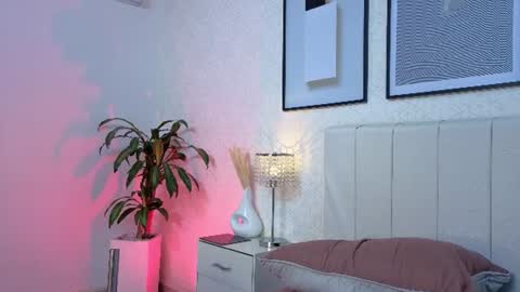 sky_johnson_ online show from July 21, 7:03 pm