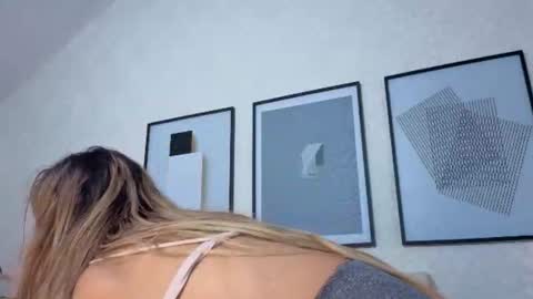 sky_johnson_ online show from June 30, 7:02 pm