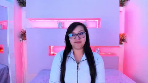 Snapshot of skye_bluee_ chatting on October 21, 3:32 am skye_bluee_ online show from October 21, 3:32 am