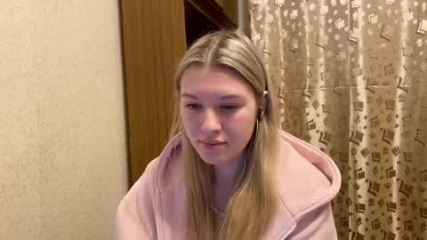 skyedavis online show from December 17, 7:18 pm