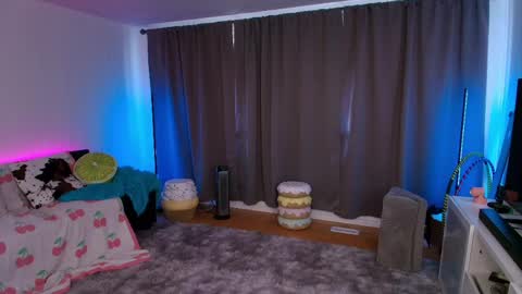 Skye Watson online show from May 4, 6:22 pm