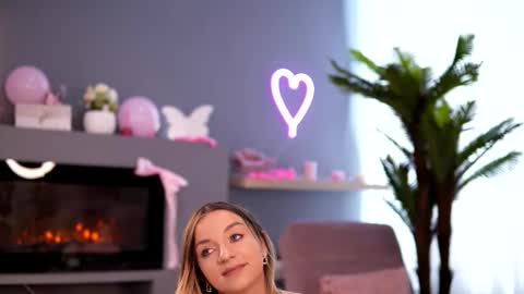 skyeyesluna online show from March 1, 4:56 am