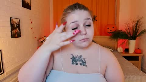Snapshot of sladadeew chatting on October 15, 9:23 am Slada Deew online show from October 15, 9:23 am
