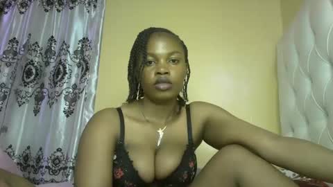 Snapshot of slayslay002 chatting on February 19, 10:20 pm Rose online show from February 19, 10:20 pm