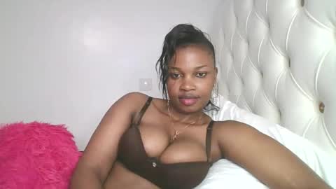 Snapshot of slayslay002 chatting on October 18, 9:16 pm Rose online show from October 18, 9:16 pm