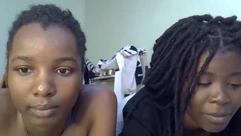 sleciah online show from December 18, 8:41 am