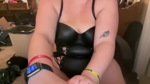 Snapshot of sleepyangel222 chatting on October 19, 7:21 am sleepyangel222 online show from October 19, 7:21 am
