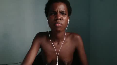 Snapshot of slimzyxdoll chatting on February 26, 8:50 am slimzyxdoll online show from February 26, 8:50 am