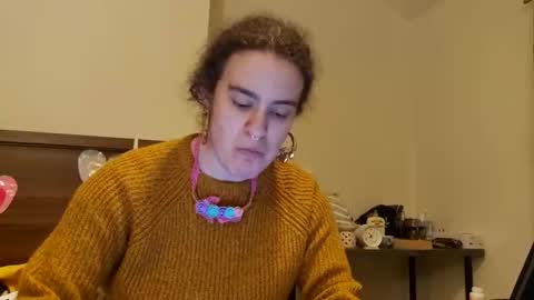 SluttySuzie17 online show from May 13, 9:42 pm