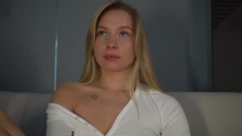 Candice Snow online show from February 26, 2:59 pm