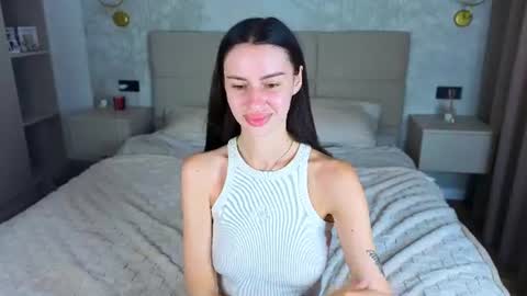 snow_whiteeex online show from June 26, 5:20 am