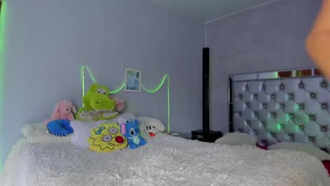 snowbabyxox online show from February 26, 8:57 pm