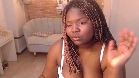 Snapshot of soffia_b chatting on October 1, 3:33 am soffia_b online show from October 1, 3:33 am