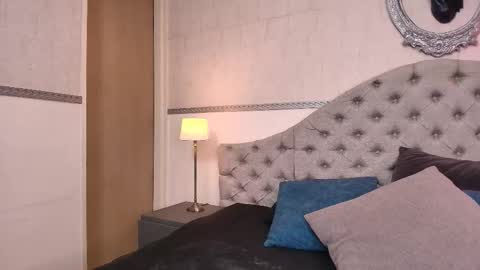   online show from December 18, 2:00 pm