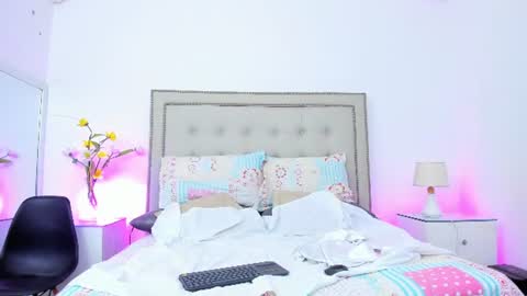 sofhyalove online show from July 3, 8:59 pm