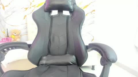 sofia_echeverri online show from May 14, 4:46 pm