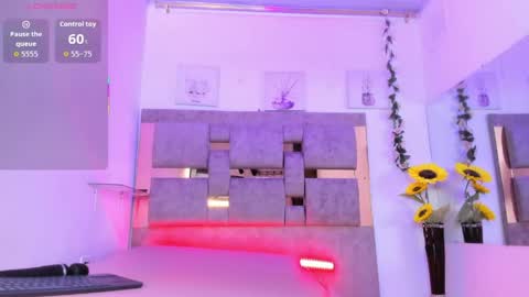 sofia_larsom online show from May 14, 11:32 pm