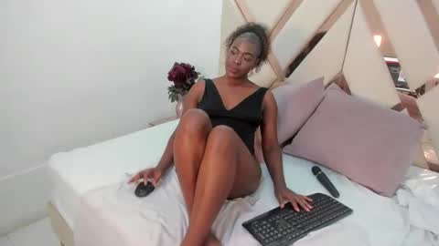 Sofia Samuels online show from May 22, 12:30 am