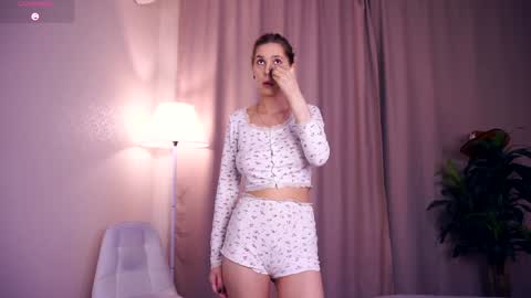 Hi My name is Sofia Welcome to my room Please thumbs up - its important online show from September 29, 6:29 am