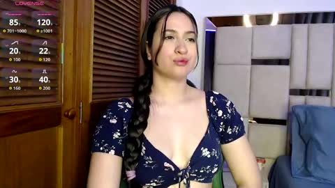 sofiaduque_26 online show from May 12, 8:15 pm