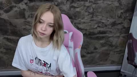 sofialeone online show from January 13, 4:40 am