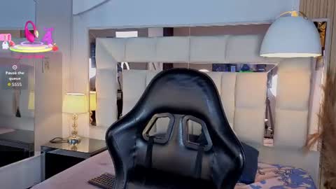 sofii_jones online show from July 18, 5:33 am