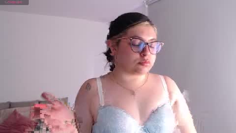 Laura   .....  online show from June 22, 9:34 pm