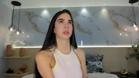 Sol Avelar online show from May 6, 11:31 pm