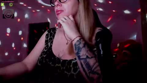 Snapshot of sonyadevon chatting on February 24, 4:04 am Sonia online show from February 24, 4:04 am